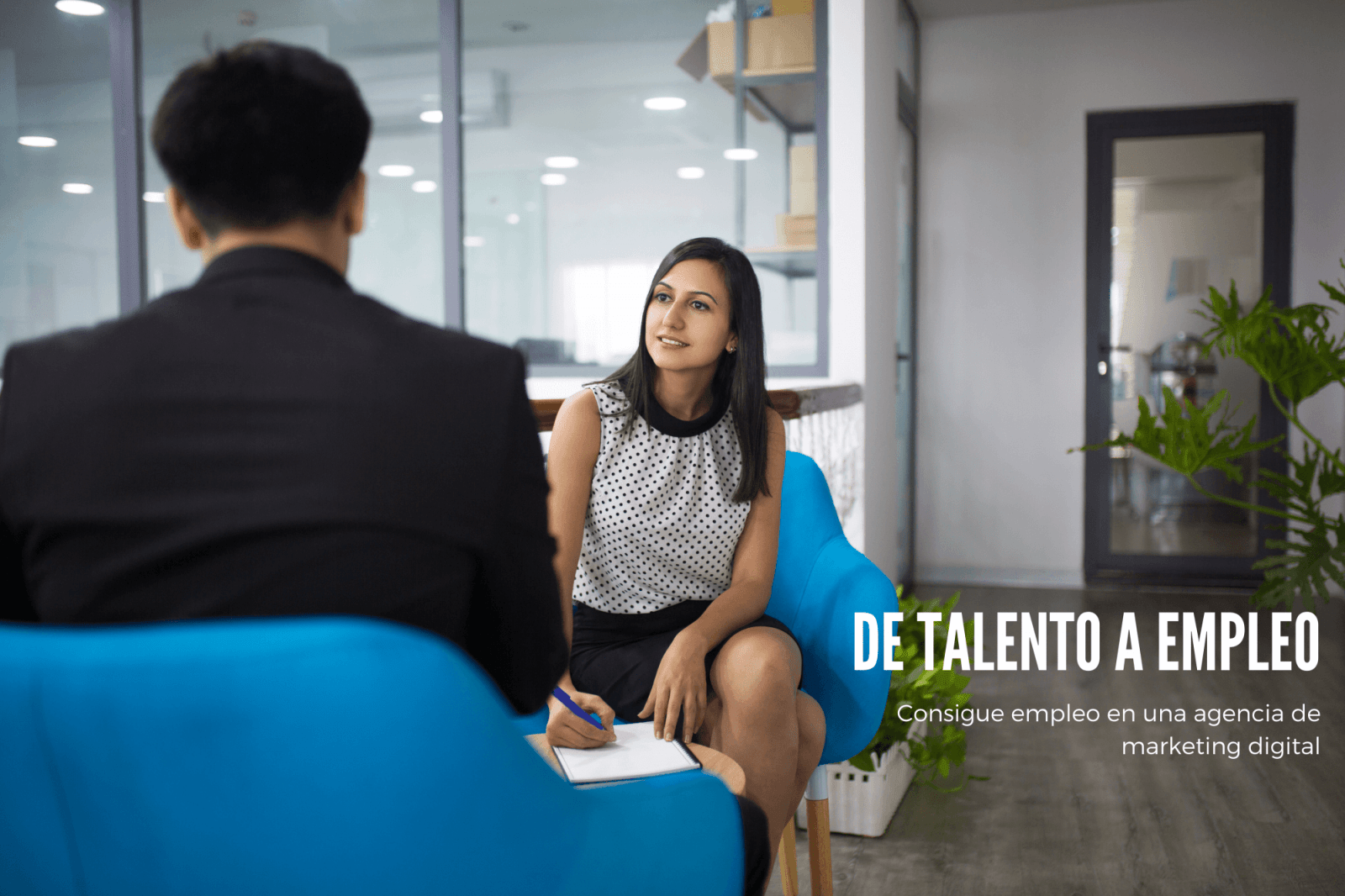 Trabaja en una agencia de marketing